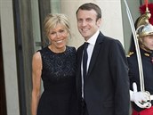 Jejich vztah zaal na jezuitské kole. Macron byl ák dychtící po divadle,...