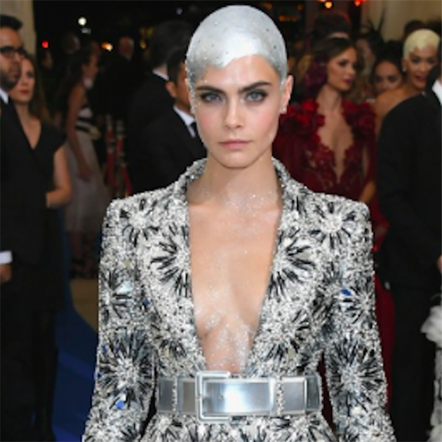 Cara Delevingne na Met Gala 2017.