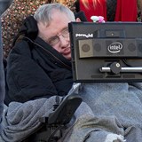 Slavn astrofyzik Stephen Hawking nabd lidstvo k osdlen vesmru v horizontu...