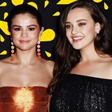 Selena Gomez a Katherine Langford