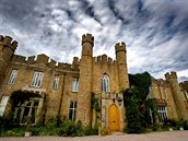 Tento hrad v Cumbrii si v roce 1841 postavil jistý britský gentleman jako svou...