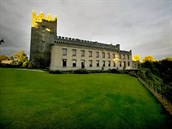 Hrad Blackwater se nachází v Irsku uprosted les a dokonce k nmu patí i kus...