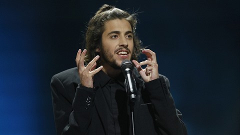 Salvador Sobral byl jediný, který si v prvním semifinále na Eurovizi troufl...