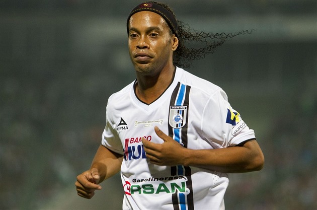 Ronaldinho si vyzkouel tak mexickou nejvy sout.