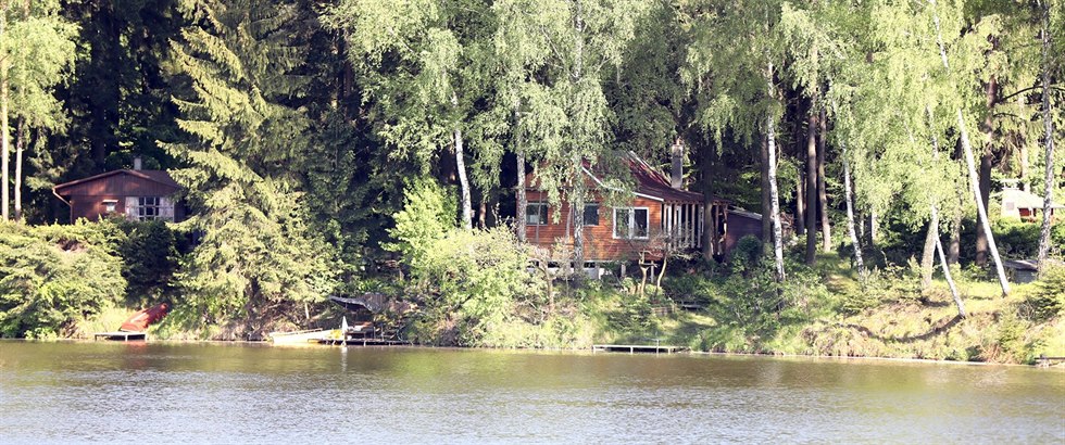 Celoron obyvatelná chata Kajínkových leí v lesích na Chrudimsku.