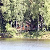 Celoron obyvateln chata Kajnkovch le v lesch na Chrudimsku.