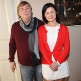 Manželem Chytrové je herec a režisér Vít Olmer.