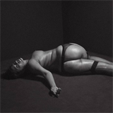Nové snímky Ashley Graham vykreslují ženskou krásu trochu jinak.
