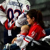 Voráčkova partnerka Nicole se synem v náručí fandila českému týmu.