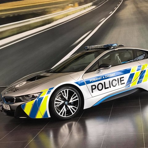 Nové BMW i8 půjde k dálniční policii.