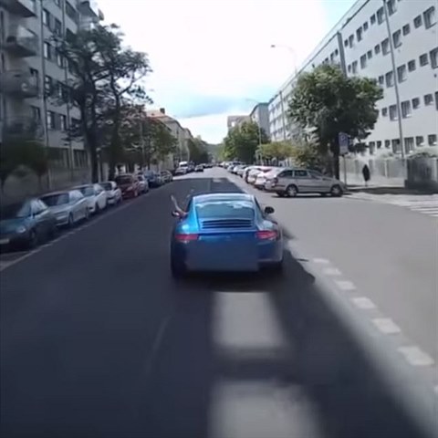 Svou jzdu si idi Porsche uval jak jen mohl.