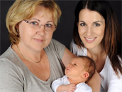 Trojgeneraní fotku s maminkou sdílela i Lucie Kíková.