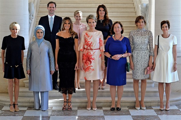 Manel lucemburského premiéra doplnil první dámy z celého svta.