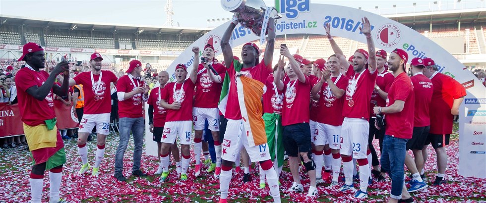 Slavia slaví titul po osmi letech.