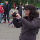 Toto je žena, která si všechny kolemjdoucí natáčela a fotila do „galerie...
