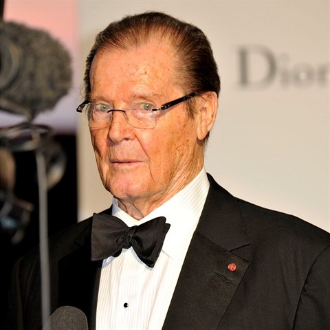 Roger Moore je slavn pedstavitel Jamese Bonda.