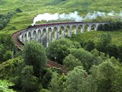 Glenfinnanský viadukt si zahrál ve slavné sáze o Harrym Potterovi.