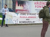 Transparenty v ulice hanby na praském Výstaviti.