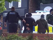 Terorista z Manchesteru v rukou policie.