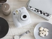 FUJIFILM INSTAX MINI 9