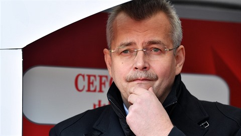 Exministr Jaroslav Tvrdík je hlavní tváí Slavie i jejího ínského majitele.