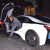 Rapper Ja Rule a jeho bl BMW i8.