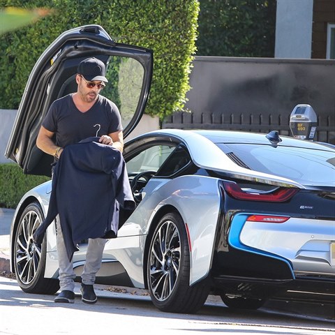 Jeremy Piven pat k dalm tm, kdo si v hollywoodu oblbili BMW i8.