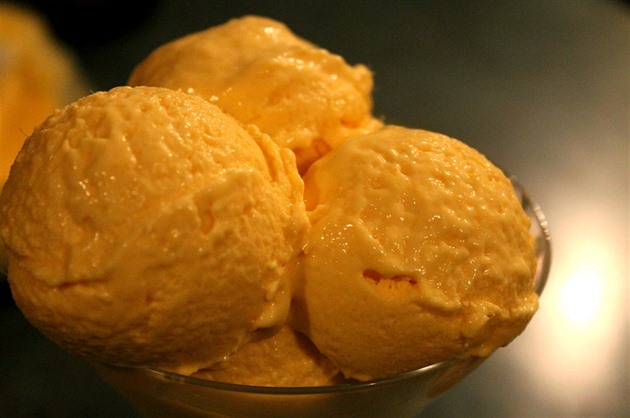 Mangová zmrzlina