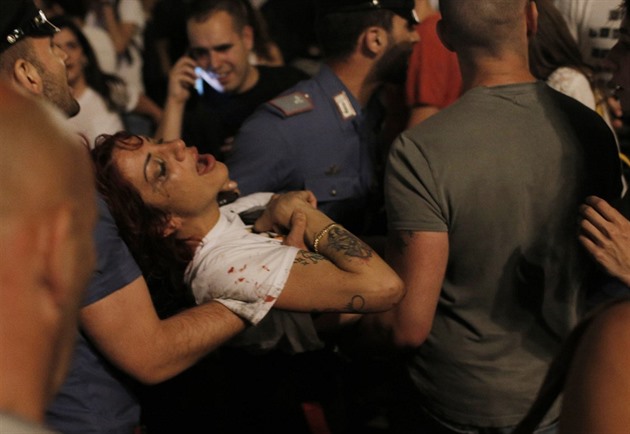 Panika ze strachu z bombového útoku si v Turín vyádala a tisíc zranných.