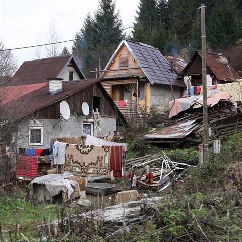 Typick pohled na slovenskou romskou osadu. Tato je v lokalit ierny Balog.