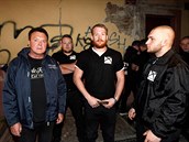 Ivan Solil, radní Prahy 1, s �ástí antikonfliktního týmu.