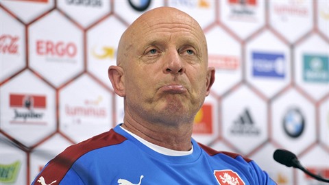 Trenér Karel Jarolím je v úzkých, fotbalisté nezvládají kvalifikaci mistrovství...