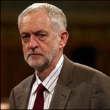 Jeremy Corbyn piel s kontroverznm eenm situace po poru v Londn.