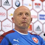 Trenér Karel Jarolím je v úzkých, fotbalisté nezvládají kvalifikaci mistrovství...