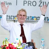 Prezident Zeman se pipravuje na audienci u krlovny