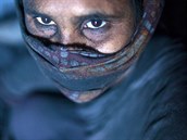 Bangladéským enám se kadý den usazuje na plicích jemný uhelný prach, ve...