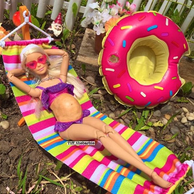 Panenka Barbie dospěla: Na Instagramu dokumentuje svoje těhotenství! -  Expres.cz