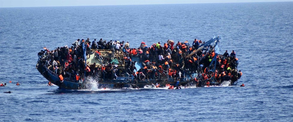 Italská pobení strá zasahovala I u potopení této lodi plující z Libye pes...