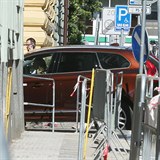 Taťána Kuchařová zaparkovala na zákazu.