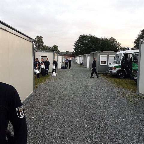 Uprchlick kontejnerov tbor v Hamburku, kde se zvec orgie odehrly