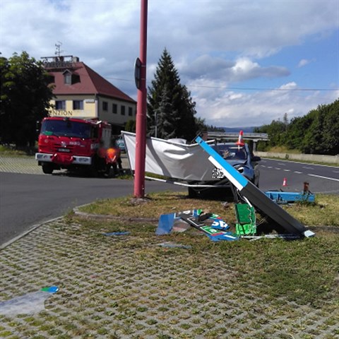 Osmaticetilet idika nezvldla svj vz a narazila na erpac stanici do...