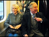 Camilla s Charlesem se po ticeti letech projeli metrem a jak se zdá, velice si...