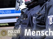 Berlíntí policisté jsou také lidé, uvedla zpráva policie