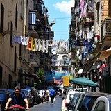 V ulicch Neapole se odehrv viditeln i neviditeln drama znesven mafie...