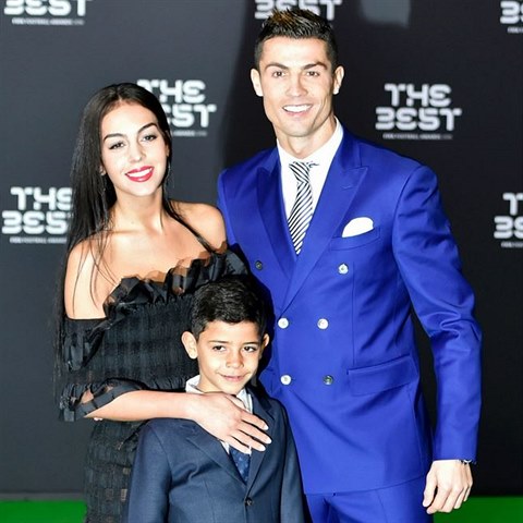 Christiano Ronaldo se svou ptelkyn a svm synem.
