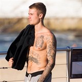 Bieber odhalil sv tlo na australsk Bondi Beach.