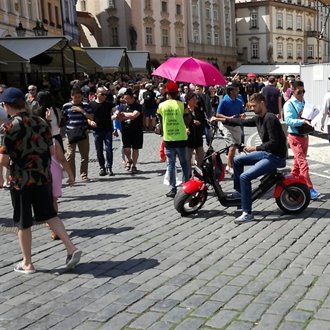 E-kolobky v centru Prahy.