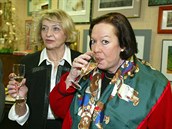 Yvetta Simonová s Yvonne Penosilovou v roce 2002.