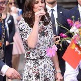 Princ William s Kate okouzluj Polsko.