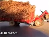 Traktor na zadních kolech.
